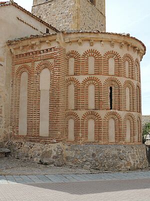 Archivo:Zarzuela del Monte - Iglesia de San Vicente (Ábside)