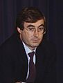 (Aranzadi) Rosa Conde en la rueda de prensa posterior al Consejo de Ministros acompañada del ministro de Industria y Energía. Pool Moncloa. 30 de junio de 1989 (cropped)