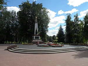 Archivo:Братская могила Гродно 01