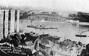 Archivo:1854 at the Royal Albert Bridge - sinking the central pier