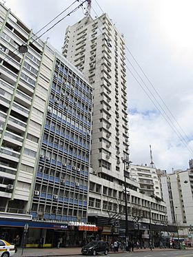 2016 avenida 18 de Julio con Vázquez - Montevideo, Uruguay.jpg
