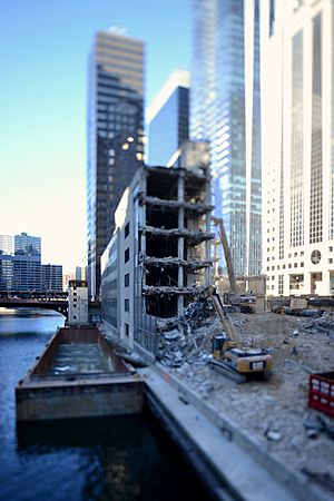 Archivo:2018-03-11 4840x7260 chicago 110 north wacker demolition