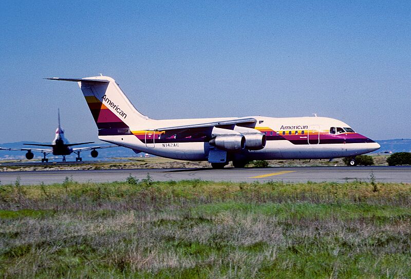American Airlines BAe 146-200; N142AC, April 1988 BZE (4848631160)