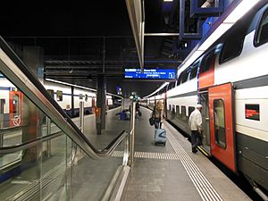 Archivo:Bahnhof Zürich Flughafen 01