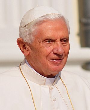Archivo:Benedicto XVI, 2011