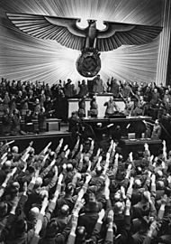 Archivo:Bundesarchiv Bild 183-B06275, Berlin, Reichstagssitzung, Rede Adolf Hitler