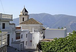 Vista de la Iglesia de Santa Ana, en Cáñar