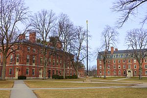 Archivo:Campus view, half mast - Phillips Academy Andover - Andover, Massachusetts - DSC05372