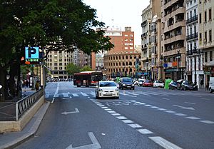 Archivo:Carrer de Xàtiva des de la plaça de sant Agustí, València