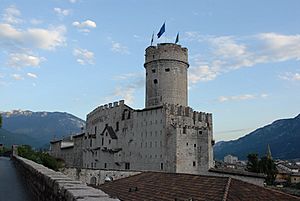 Archivo:Castello Buonconsiglio Back Trento Italy