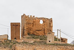 Archivo:Castillo, Sisamón, Zaragoza, España, 2018-04-06, DD 21