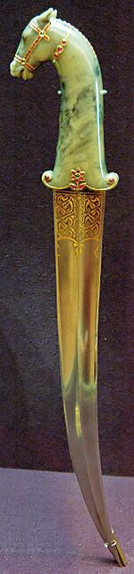 Archivo:Dagger horse head Louvre OA7892 full