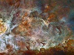 Archivo:Dark Clouds of the Carina Nebula