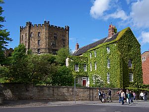 Archivo:Durham Castle Bergfried