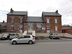 Fourdrain (Aisne) mairie - école.JPG
