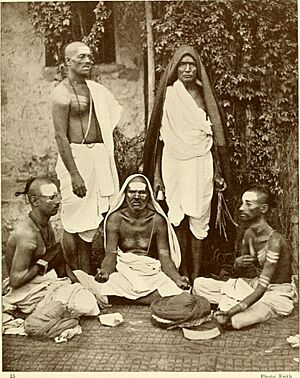 Archivo:Group of Brahmins 1913