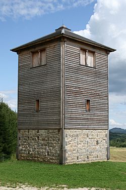 Archivo:Holzwachturm am rätischen Limes (Rekonstruktion) - Wp12 77