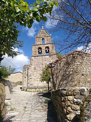 Iglesia de San Pelayo (Robledo de la Guzpeña).jpg