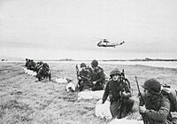 Archivo:Infantes de Marina, Islas Malvinas, 1982. AR-AGN-AGAS01-rg-537-345487