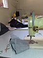 Máquina de costurar costurando