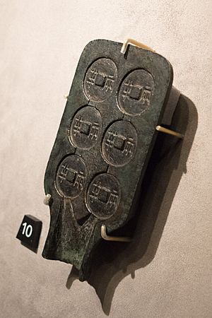Archivo:Mold for making banliang coins