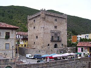 Archivo:Potes, Torre del Infantado