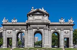 Puerta de Alcalá, Madrid, España, 2017-05-18, DD 14.jpg