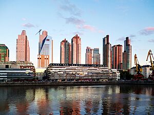 Archivo:Puerto Madero (6), AA 2014