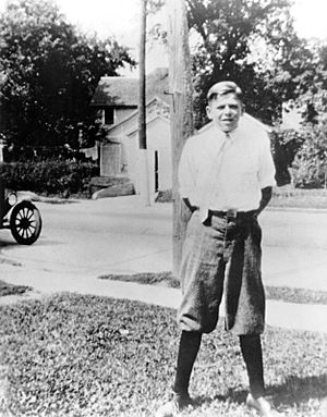 Archivo:Ronald Reagan in Dixon, Illinois, 1920s