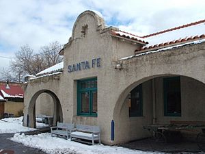 Archivo:Santa fe depot railrunner