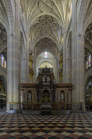 Archivo:Segovia Cathedral 2023 - retrochoir