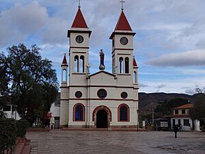 Archivo:Sutamarchan iglesia