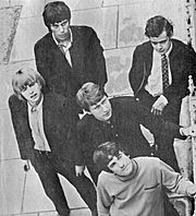 Archivo:The Yardbirds in 1965 (true monochrome)