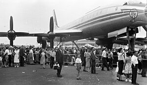 Archivo:Tu-114 Paryż~1961