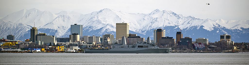 Archivo:USS Anchorage in Anchorage, Alaska
