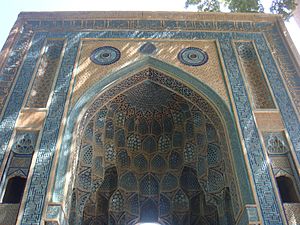 Archivo:Upper Ayvan at Abdul Samad Isfahani Shrine