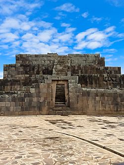 Archivo:Ushnu o Piramide Inca - Vilcashuaman, Ayacucho