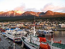 Archivo:Ushuaia port