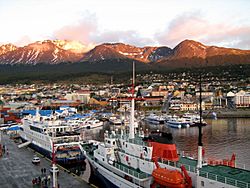 Archivo:Ushuaia port
