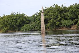 Virgen en medio del río Vaupés, Mitú.jpg
