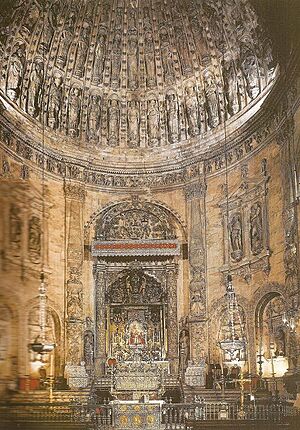 Archivo:Vista general de la Capilla Real de la Catedral de Sevilla