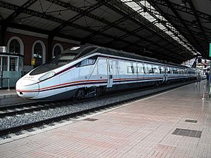 Archivo:114 esperando a los pasajeros en Valladolid