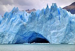 Archivo:153 - Glacier Perito Moreno - Grotte glaciaire - Janvier 2010