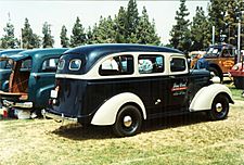 Archivo:1937 Chevrolet Carryall Suburban