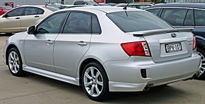 Archivo:2010 Subaru Impreza (GE7 MY10) RS sedan (2010-10-19) 02
