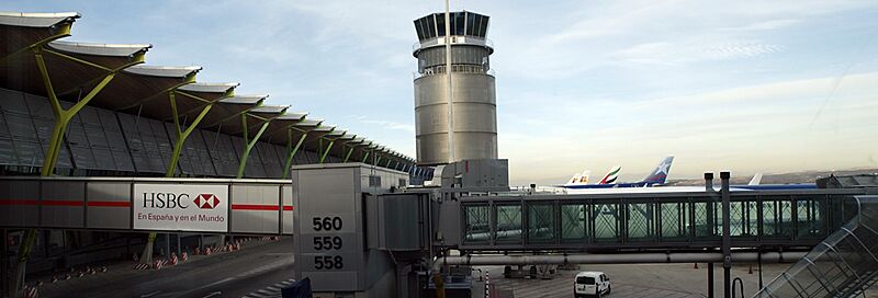 Barajas-T4S-271210-1