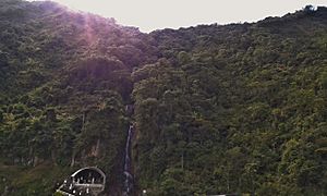 Archivo:Calvario y una de las cascadas de Palenque, Santa Rosa de Osos