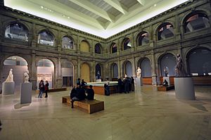 Archivo:Cloister of St. Jerome Church within the Museo del Prado extension