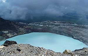 Archivo:Cráter del volcán Rincón de la Vieja