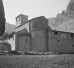 El Monestir de Santa Maria de Alaón voltat de muntanyes (cropped).jpeg